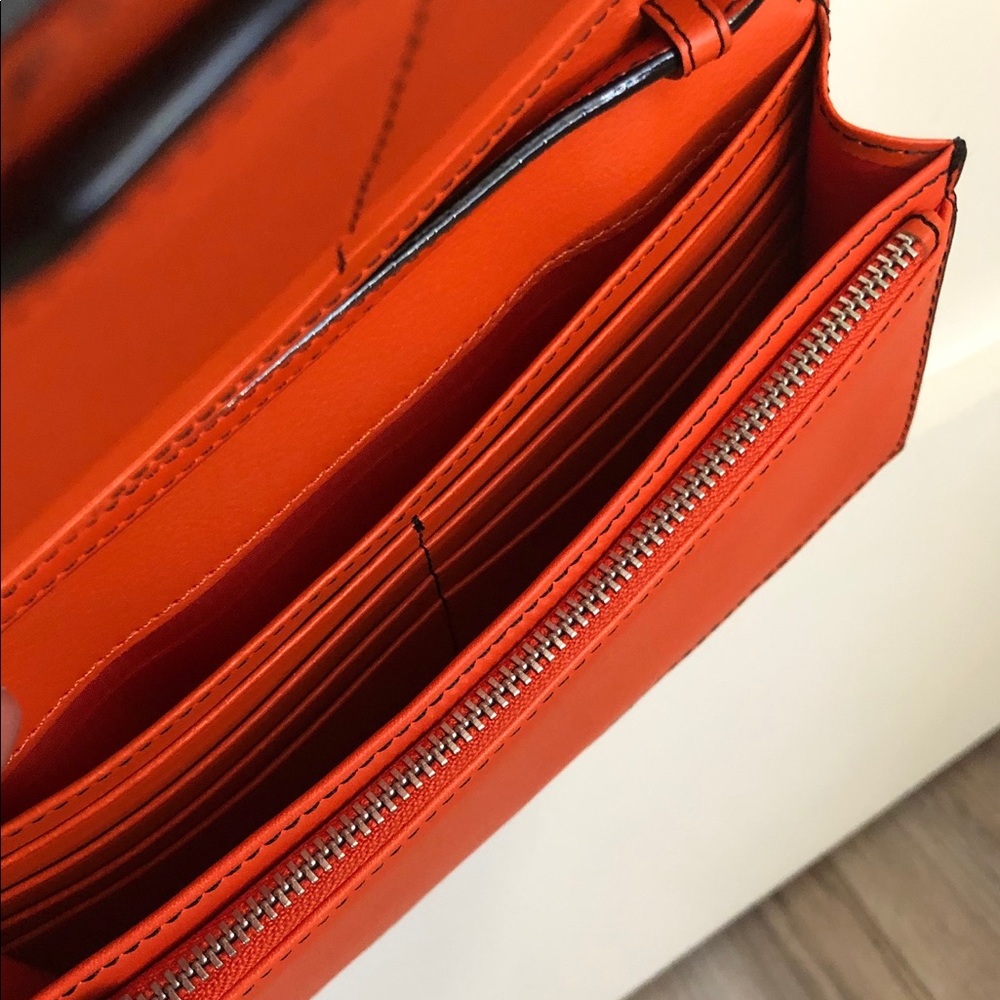 Crossbody bag